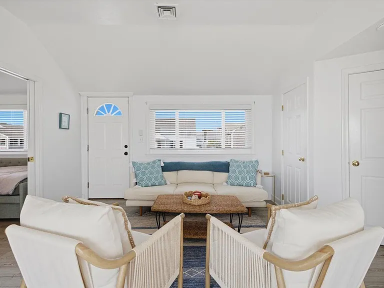 490 Ocean St — Photo 8