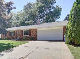 1620 Crestline Dr, Clinton, IA 52732