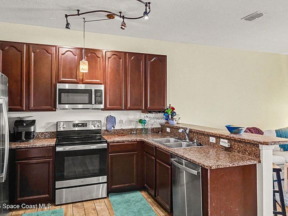 5th image of 2770 Revolution St Unit 103