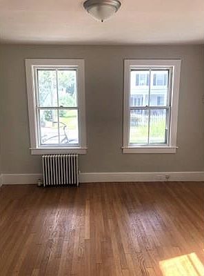 3rd image of 24 Nelson St Floor 1