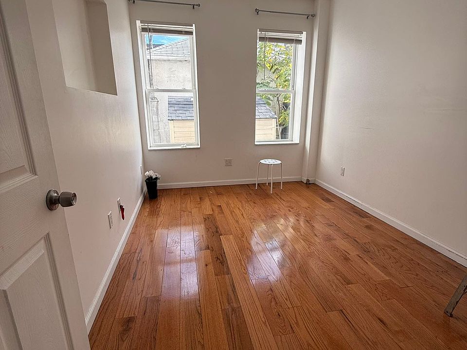 2nd image of 127 Bay 35th St APT 1