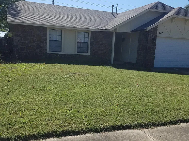3205 W Houston Pl — Photo 2