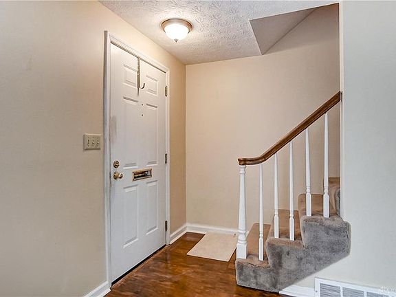 2nd image of 2709 N Kings Arms Cir