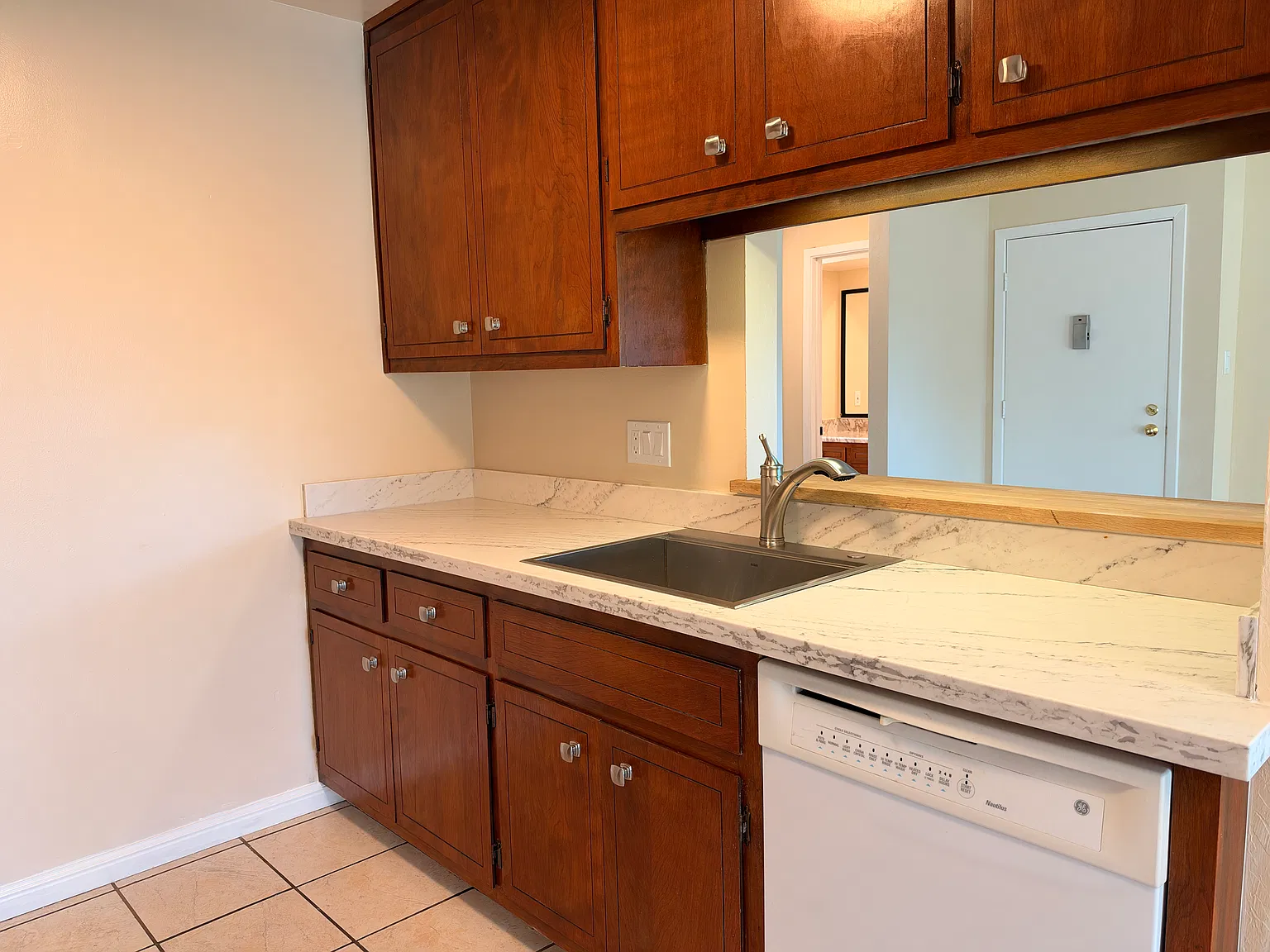 2019 Parrott Dr — Photo 4