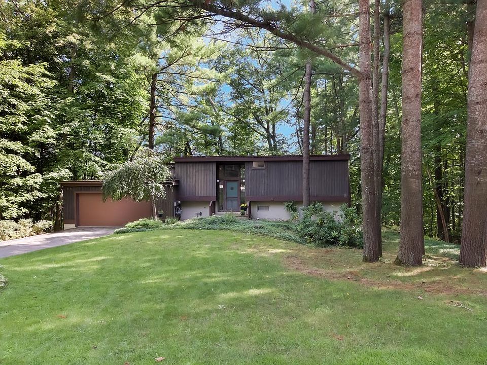 1st image of 2216 Kaukauna Ct