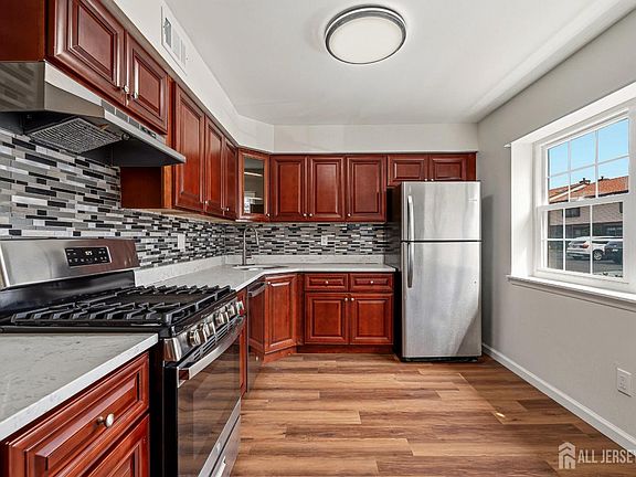 2nd image of 8401 Hana Rd