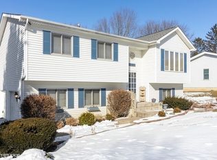 2505 Walnut Dr, Wonder Lake, IL 60097
