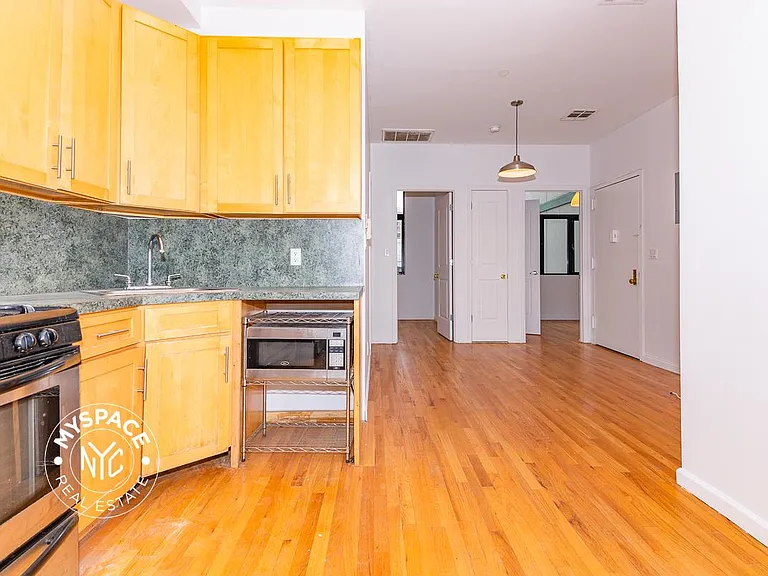 325 Kosciuszko St #1 — Photo 4