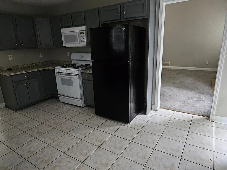 512 Earnest Ln — Photo 6