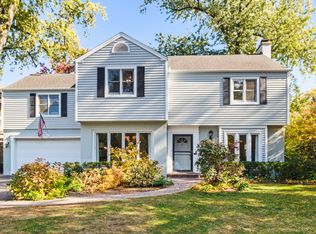 922 Cherokee Rd, Wilmette, IL 60091