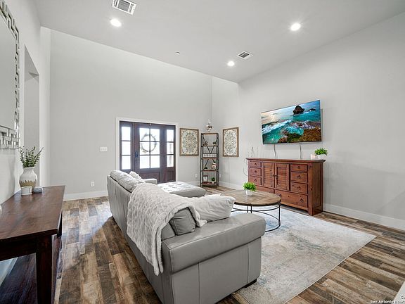 5th image of 2118 PANIOLO DR
