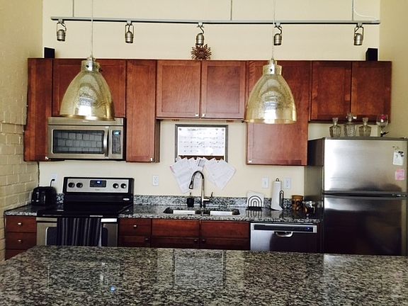 3rd image of 427 Pershing Ave #105