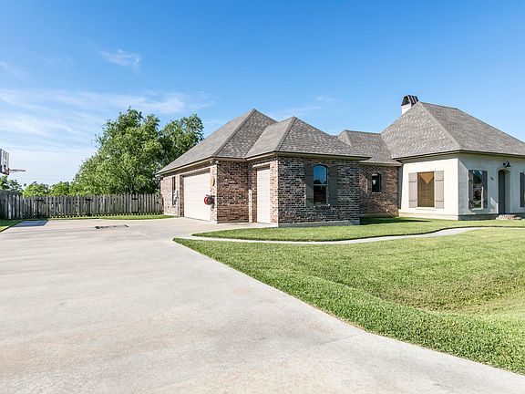 3rd image of 202 Oak Shadows Dr