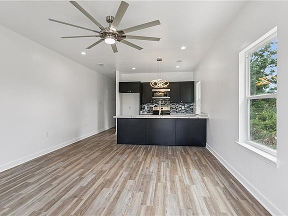 4th image of 3133-31 Clouet St