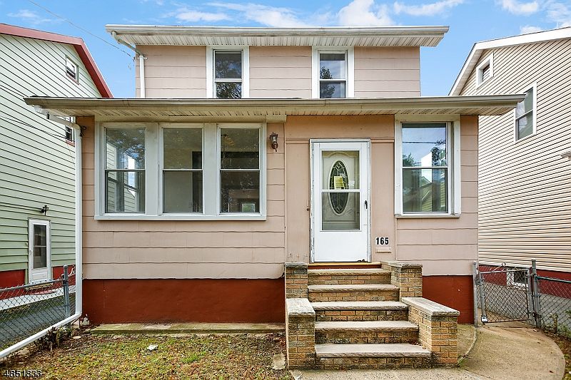 1st image of 165 Berkshire Pl