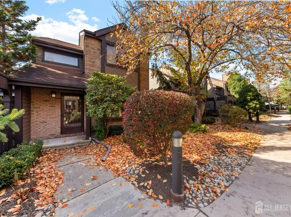 42 Riverbend Dr, North Brunswick, NJ 08902