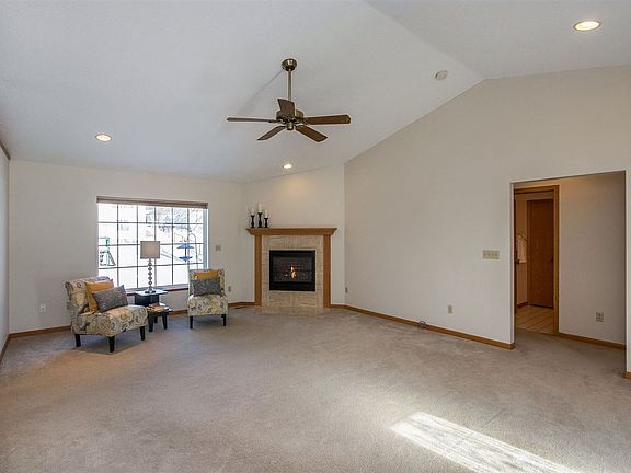2nd image of 312 W Goldfinch Dr