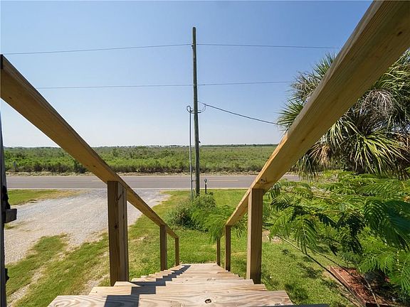 3rd image of 371 Lake Breeze Dr