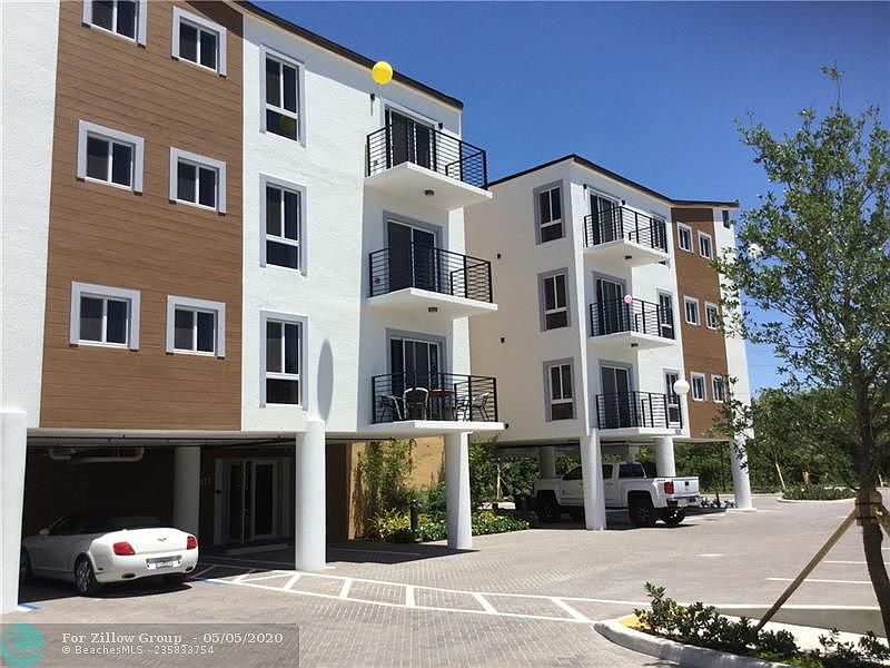 1st image of 611 NE 29th Dr APT 205