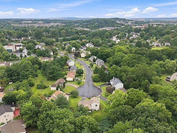 3rd image of 7 Red Wing Ct