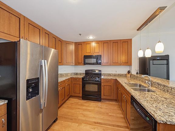 5th image of 160 E Illinois St APT 2104
