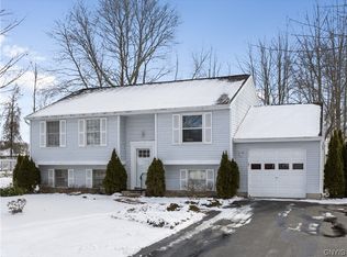 6214 Wynmoor Dr, Cicero, NY 13039