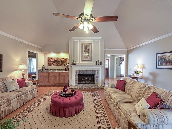 2nd image of 411 Fern Meadow Dr