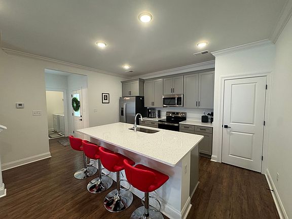 4th image of 612 Cottage Grove Cir