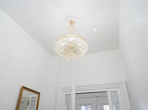 207 Jewett Avenue image 2 of 14