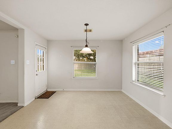 5th image of 3808 Parry Ct