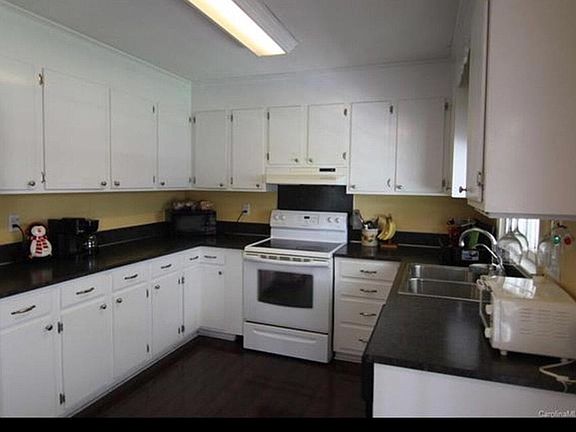 3rd image of 837 Lynhaven Dr
