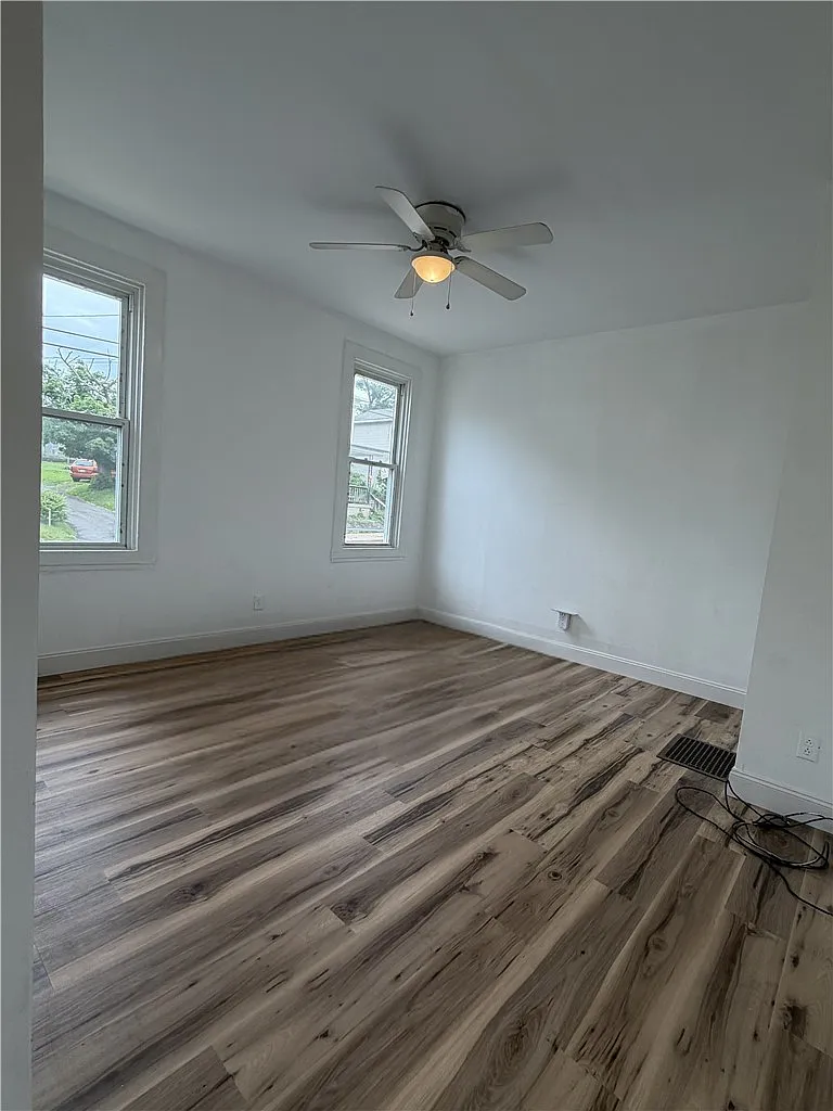 3 bed, 1092 sqft, $1,000 — Photo 2