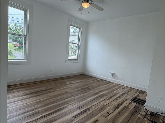 2nd image of 467 Reno St