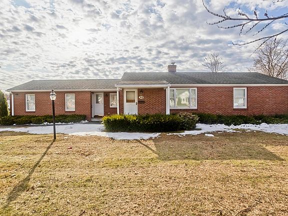 2nd image of 309 Island Pond Rd