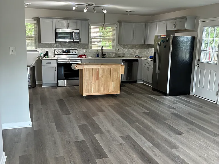 1008 Ancroft Ave — Photo 2
