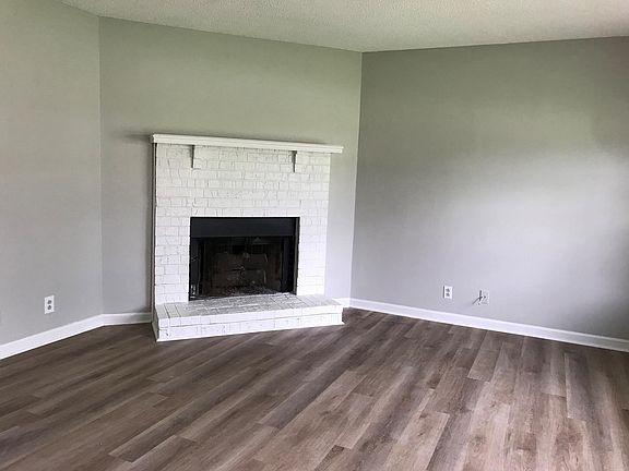 5th image of 739 Garrison Dr