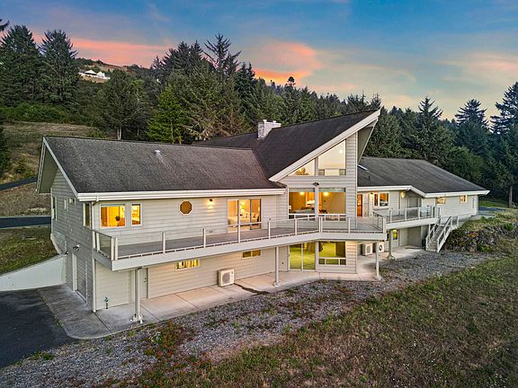 3rd image of 300 Spyglass Rd