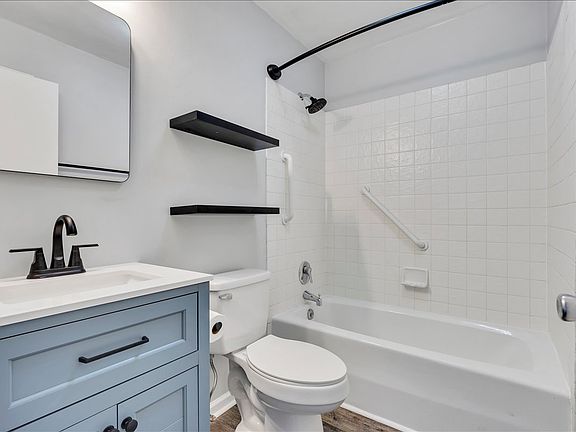 5th image of 1802 Edmund Ave NE Unit 1802