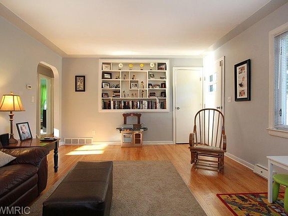 4th image of 2862 Dean Lake Ave NE