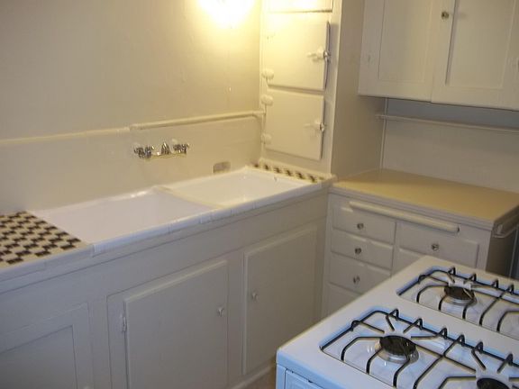 2nd image of 2329 W 25th St APT 103