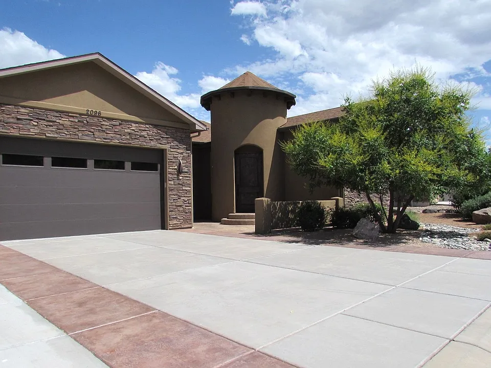 2096 Two Wood Dr