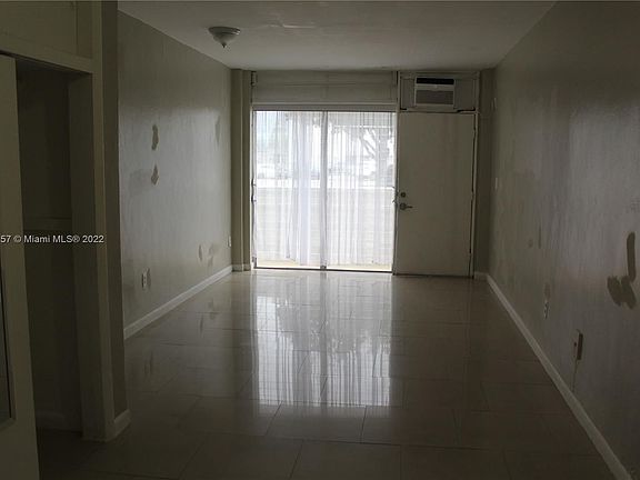 3rd image of 1685 Jefferson Ave APT 9