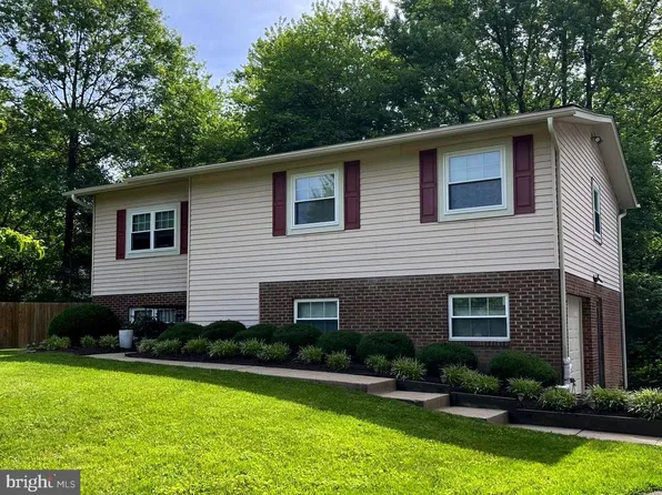 911 McDaniel Ct, Herndon, VA 20170