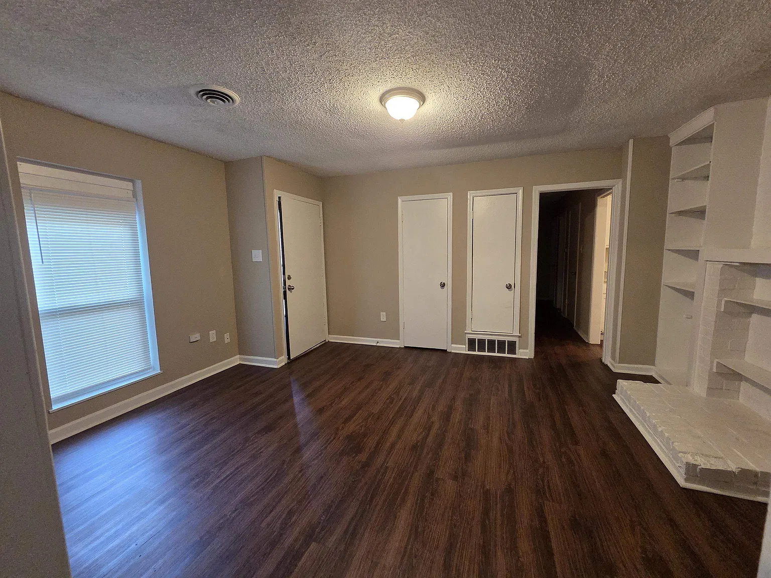 4 bed, 1.0 bath, $1,500 — Photo 4