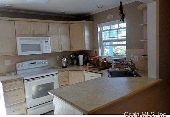 2nd image of 836 NE 15th Ave