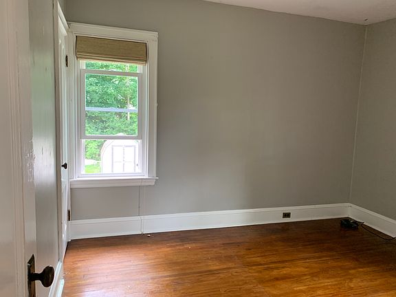 2nd image of 495 Edgewood Dr