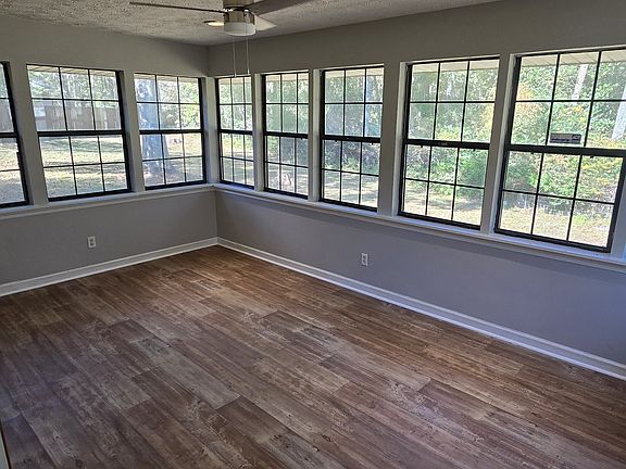 5th image of 448 Floyd Cir