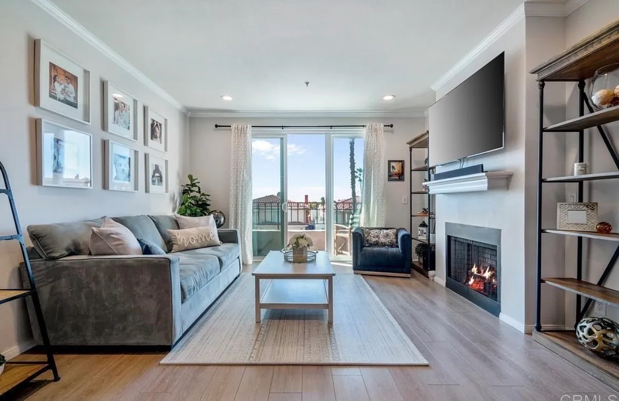 2 bed, 1238 sqft, $4,050 — Photo 1