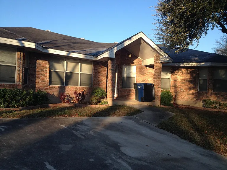 1301 Fieldcrest — Photo 1