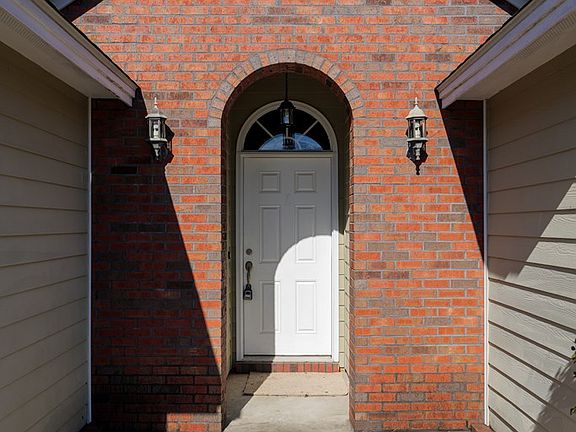 2nd image of 3855 Napa Dr